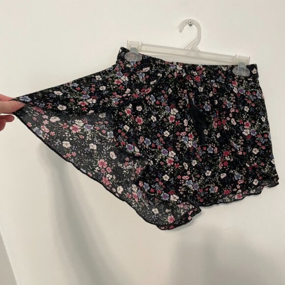 AMERICAN EAGLE AE Tulip Runner Shorts Black Pink Floral Pull On Drawstring Flowy - Picture 10 of 16